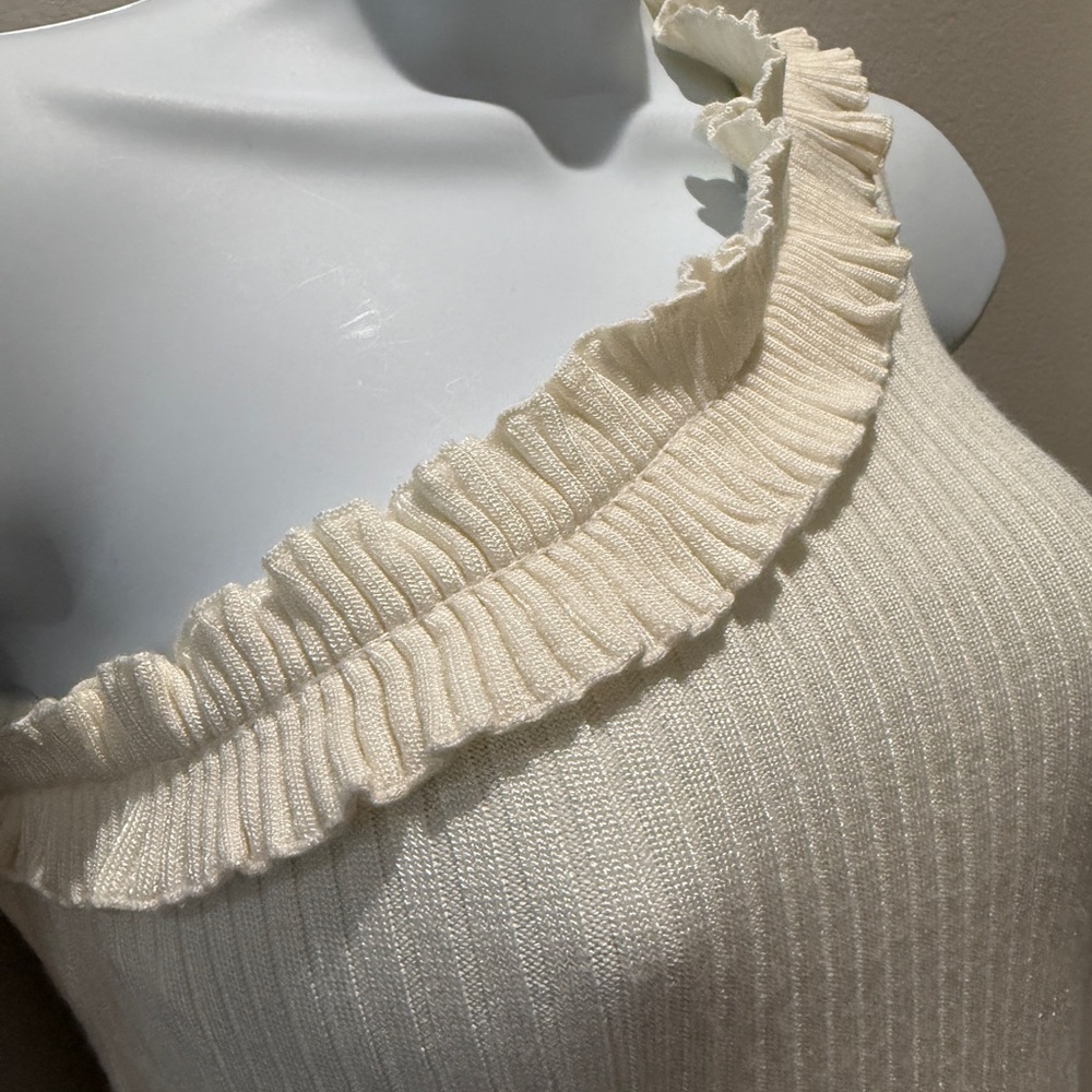 Chic Ruffle One-Shoulder Top - Picture 3 of 12